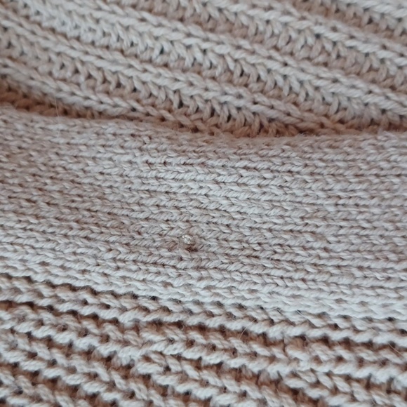 💙🌺 Tan Cardigan With Broche - Picture 9 of 11